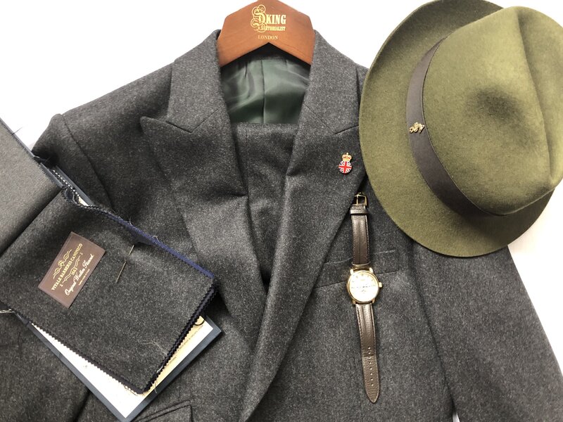 AUTUMNAL CHARCOAL GREY 2-PIECE SUIT. 100% FLANNEL WOOL