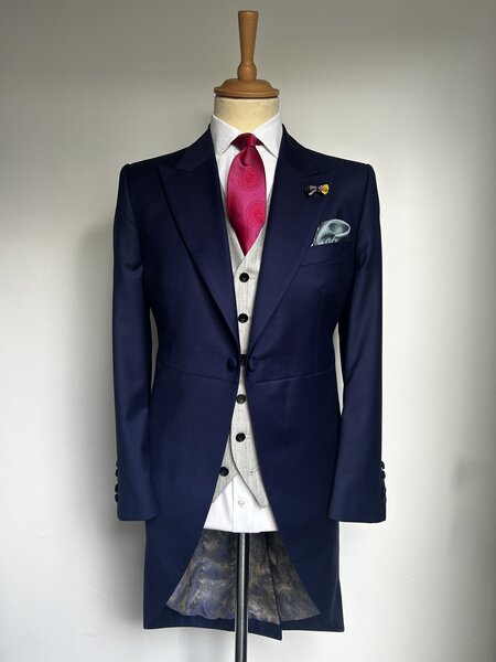 SPLENDID 3-PIECE MORNING COAT WITH A LIGHT GREY CONTRAST WAISTCOAT 100% WOOL