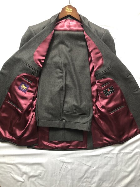 PLAIN CHARCOAL GREY 2-PIECE SUIT. 100% WOOL.