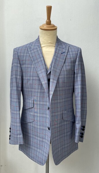 SUPERB 3-PIECE LIGHT BLUE GLEN CHECK WITH RED WINDOWPANE. 100% WOOL.
