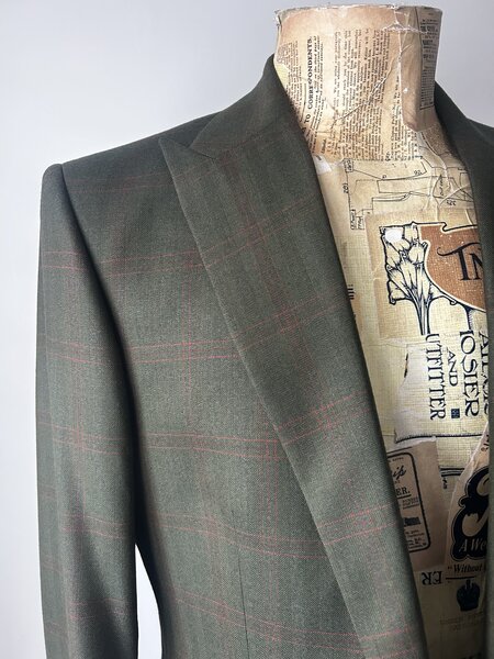SUPERB 2 PIECEFINE HERRINGBONE AUTUMNAL GREEN WITH RED CHECK 100% WOOL