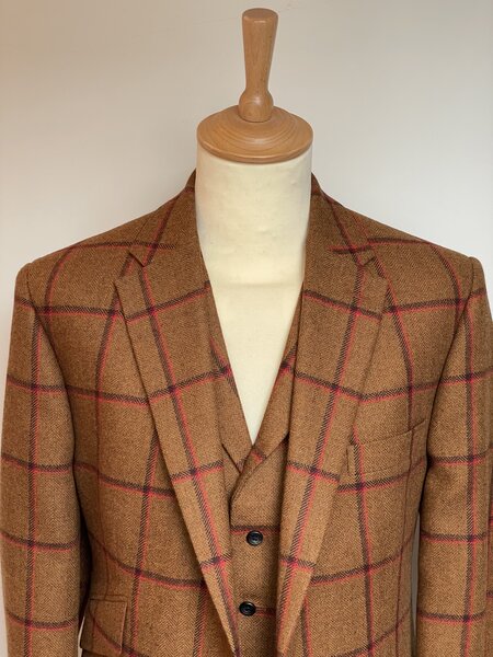 CLASSIC TWEED. 3-PIECE BURNT BROWN WITH RED&NAVY OVERCHECK SUIT. 100% WOOL.