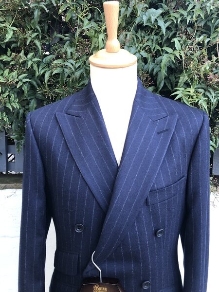 BLUE CHALK STRIPE DOUBLE BREASTED 2-PIECE SUIT 100% WOOL.
