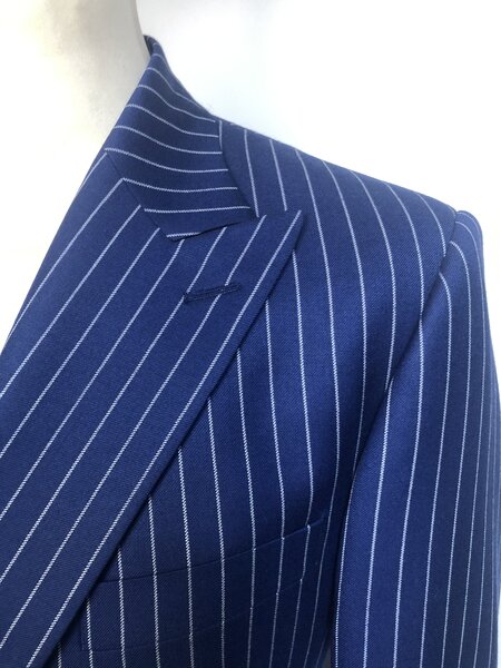 BLUE CHALK STRIPE DOUBLE BREASTED 2-PIECE SUIT 100% WOOL.