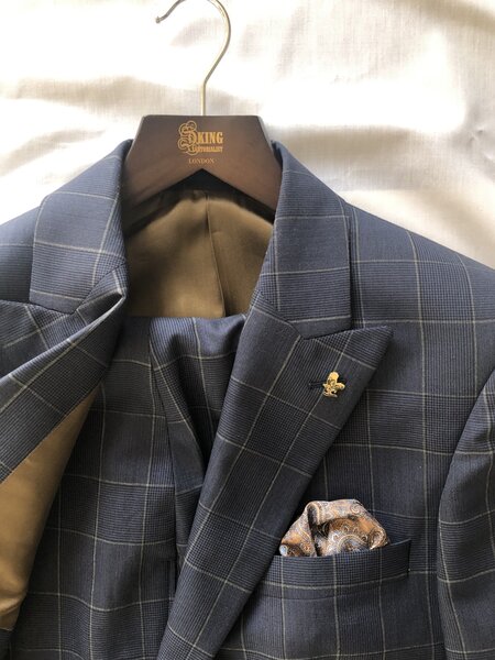 CLASSIC 2-PIECE BLUE WITH SILVER/NAVY OVERCHECK SUIT. 100% WOOL.